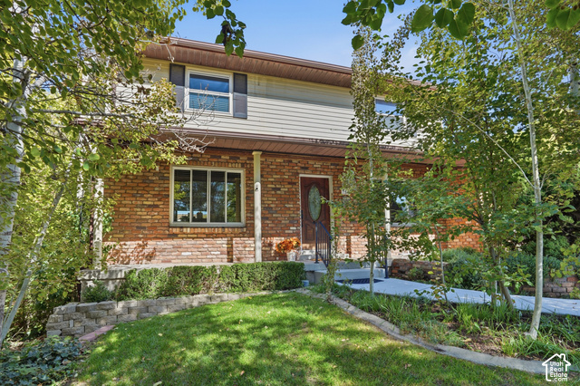 942 W Riverbend Dr — photo
