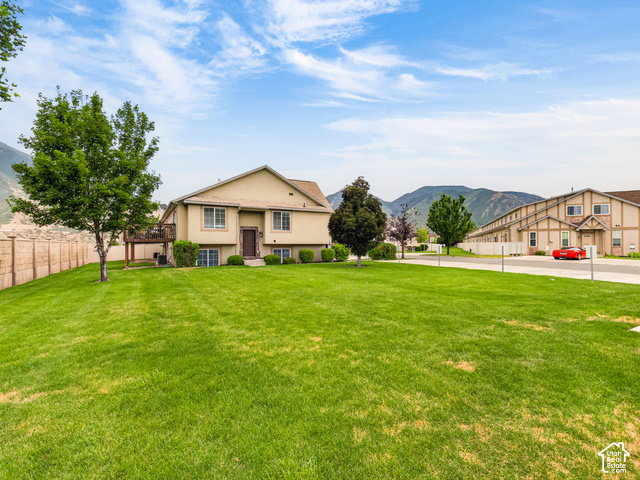 2933 E Somerset Dr — photo
