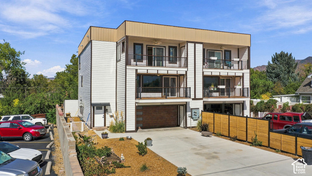 1405 E Woodland Ave — photo