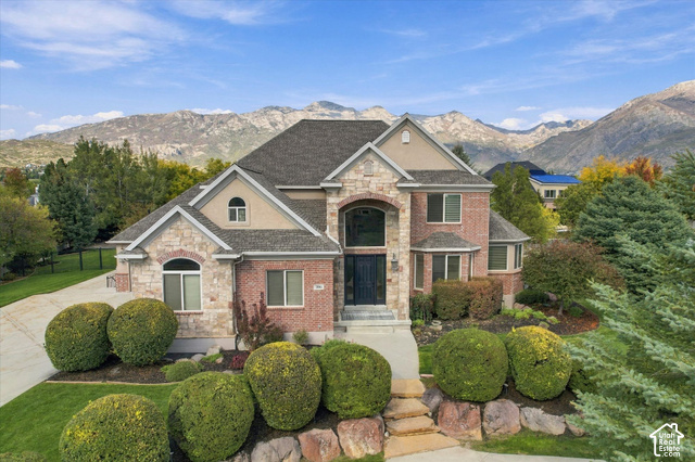 390 W River Cir — photo