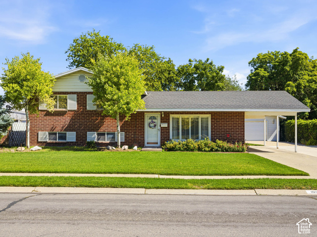 1934 W Lindsay Dr — photo