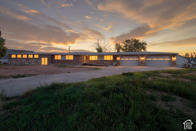 369 N Bonnie Dr — photo