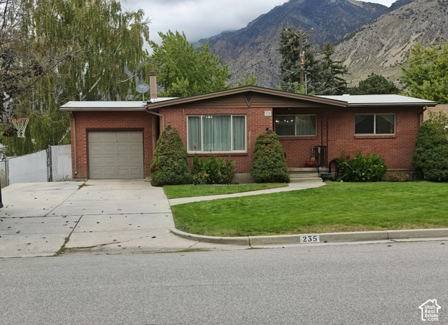 235 E 400 N — photo