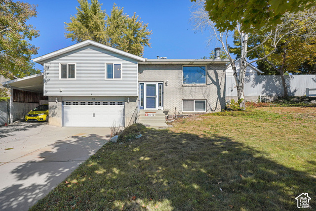812 W River Glen Dr — photo