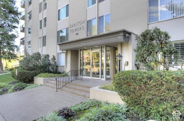 266 E 4th Ave #401 — photo