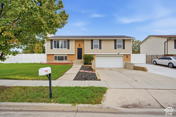 1952 W 12015 S — photo