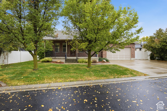 684 E Apple Dr — photo