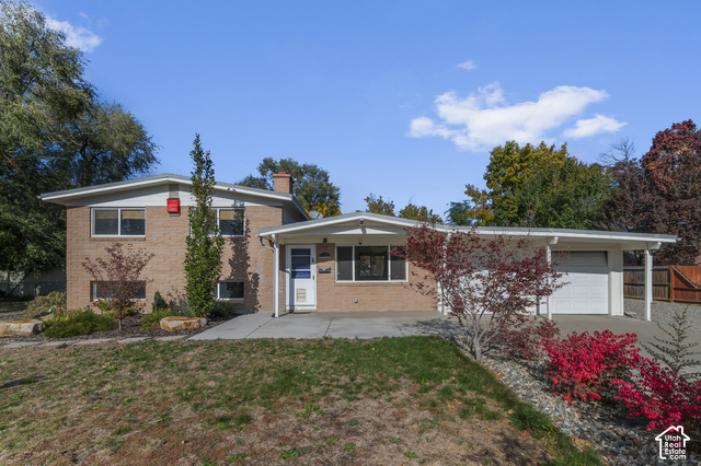 1121 E Hyland Lake Dr — photo