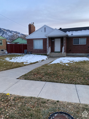 1374 Maple Dr — photo
