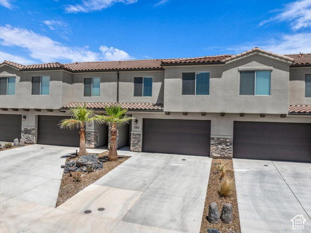1303 E Vista Roja Pl — photo
