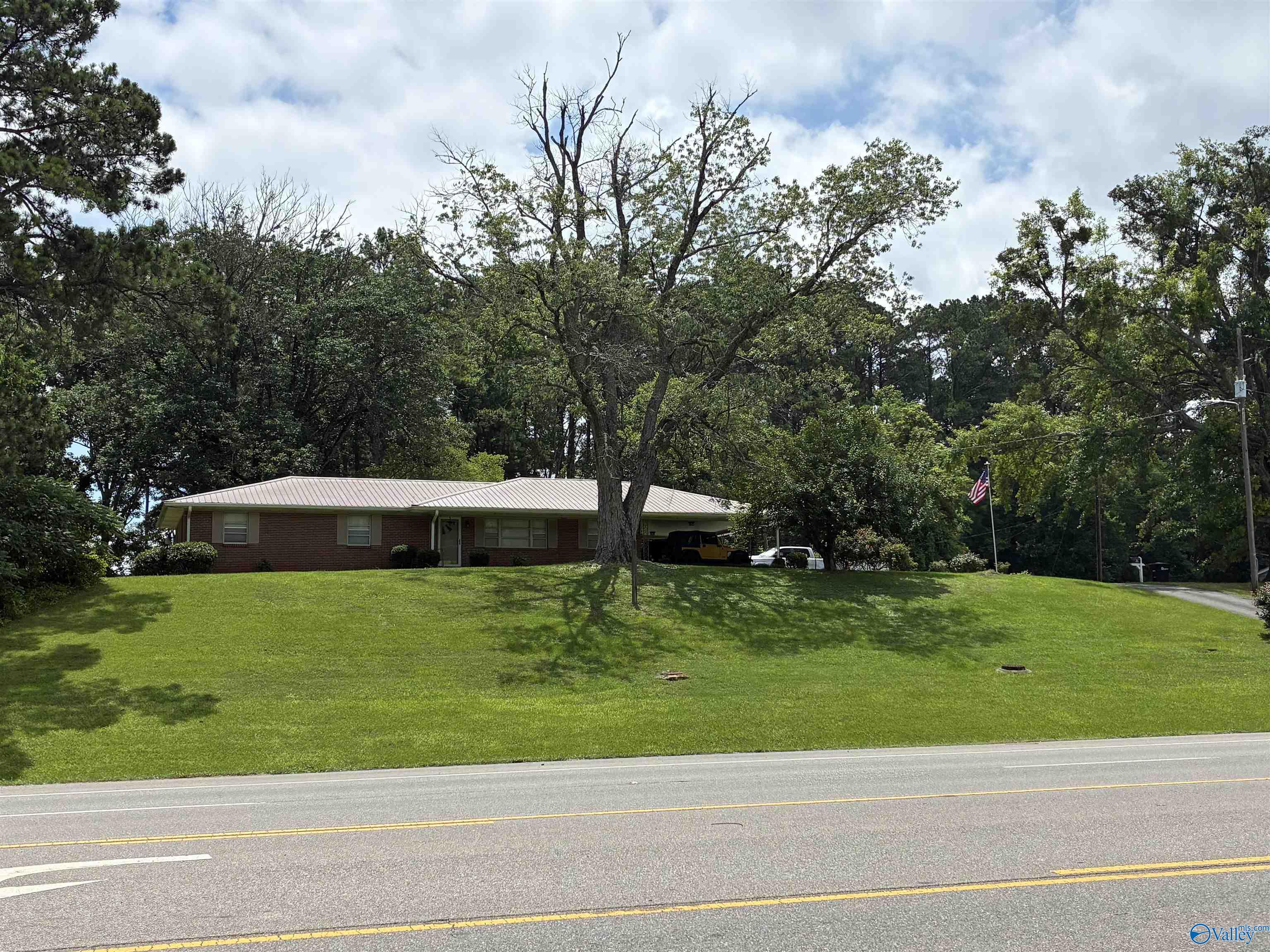 1001 Ewing Ave/ Hwy 411 — photo