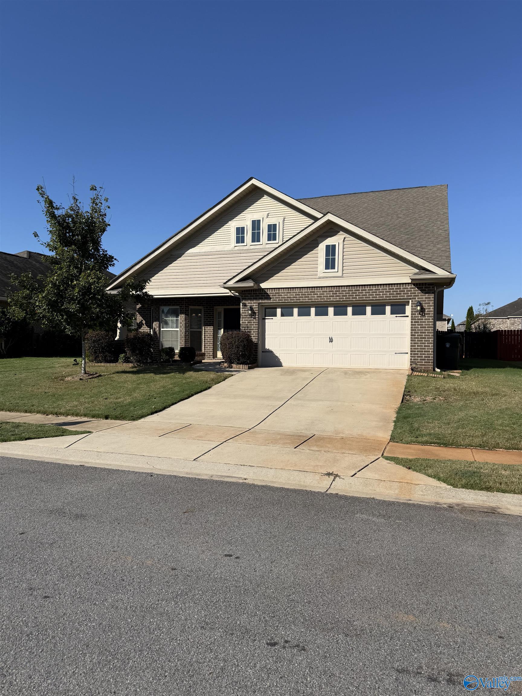 289 Abercorn Drive — photo