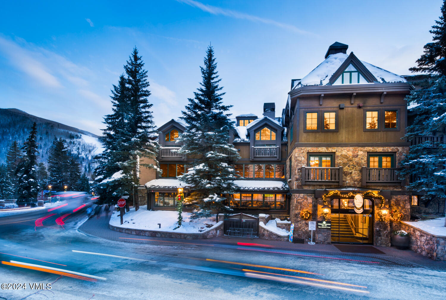 352 E Meadow Drive E, Vail, CO 81657 — photo 2