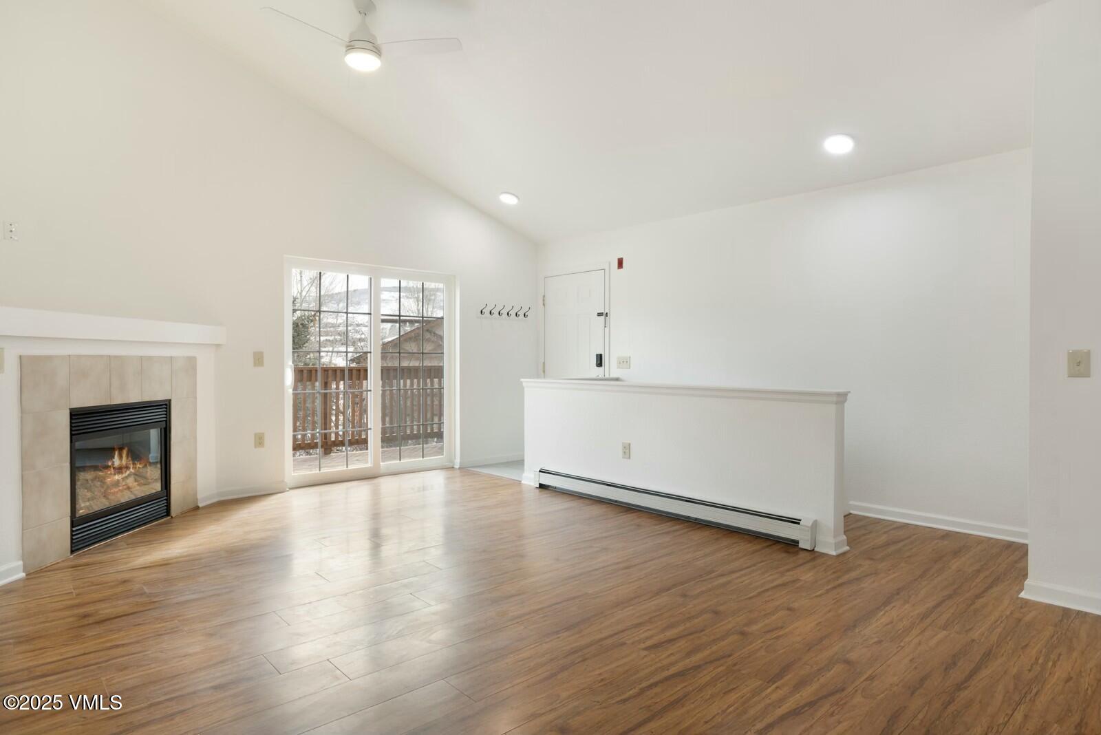 1803 Crazy Horse Circle 1803 — photo