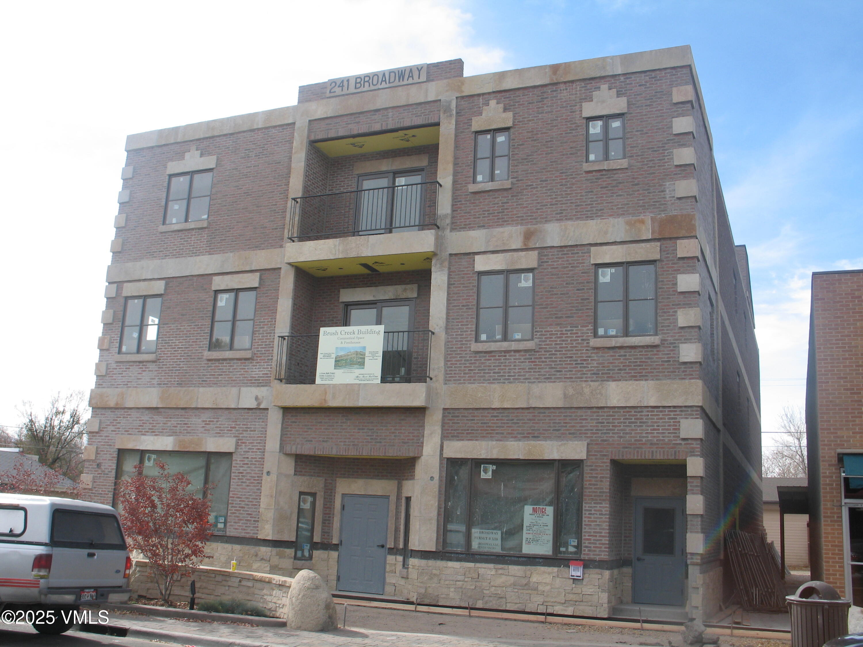 241 Broadway 203 — photo
