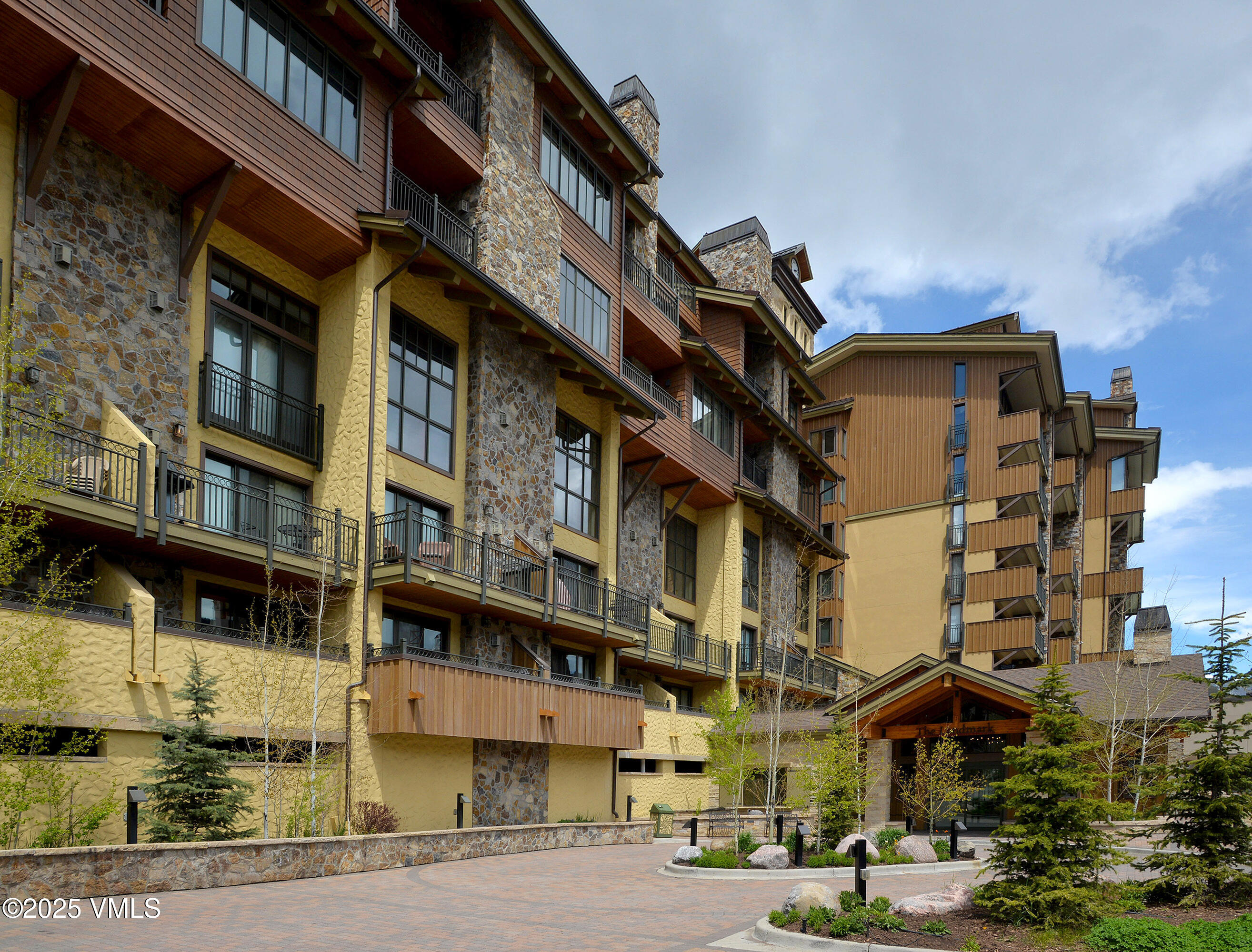 610 W Lionshead 115 — photo
