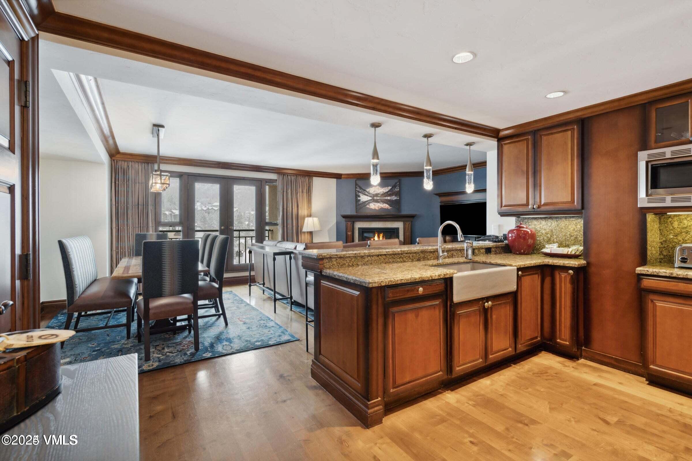 100 E Thomas Place 4055-14 — photo