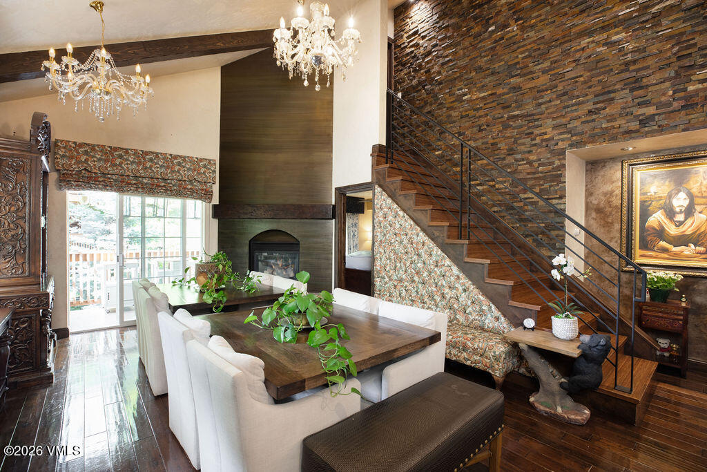 905 Crazy Horse Circle 905 — photo
