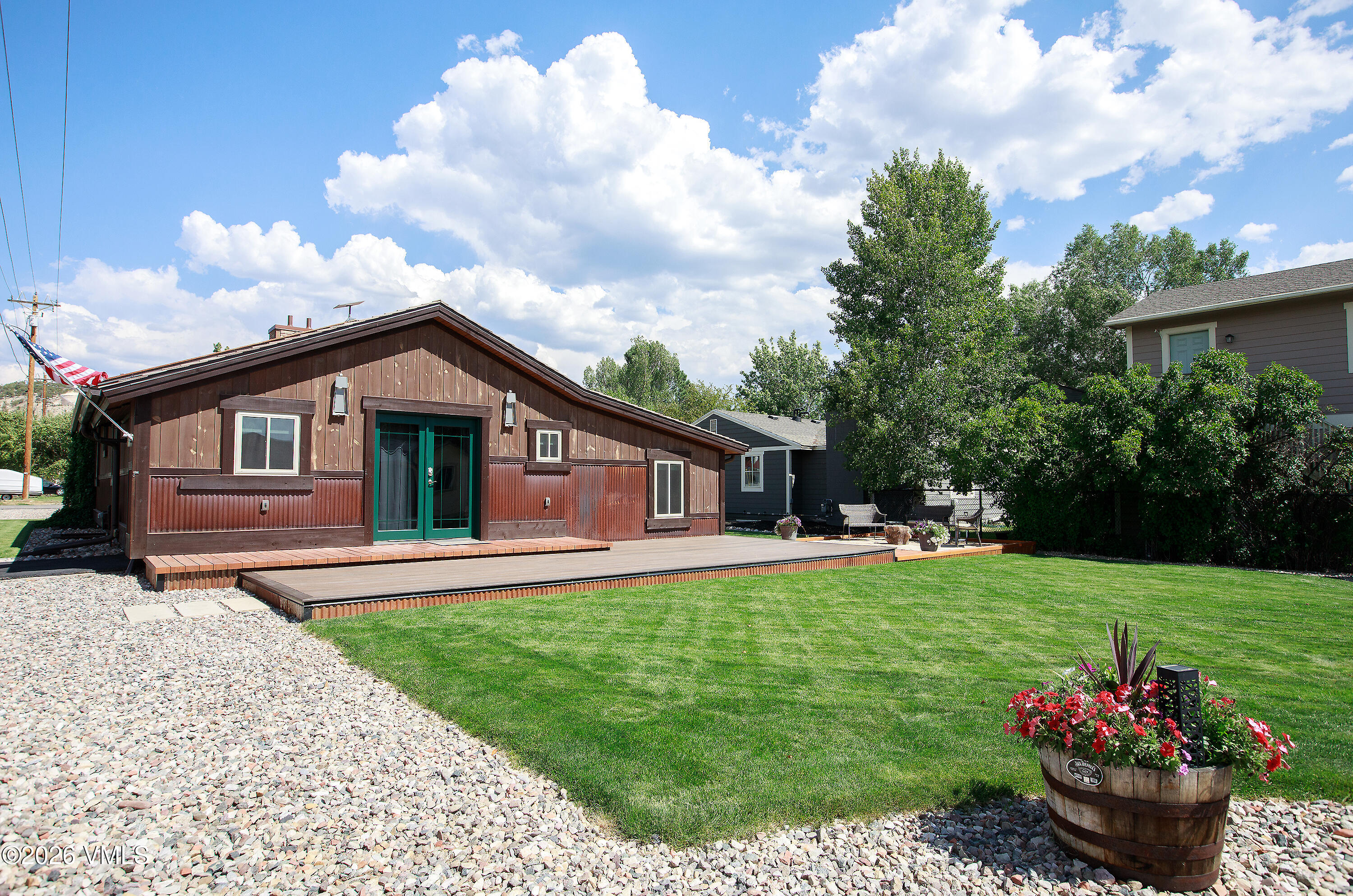605 McIntire Street — photo