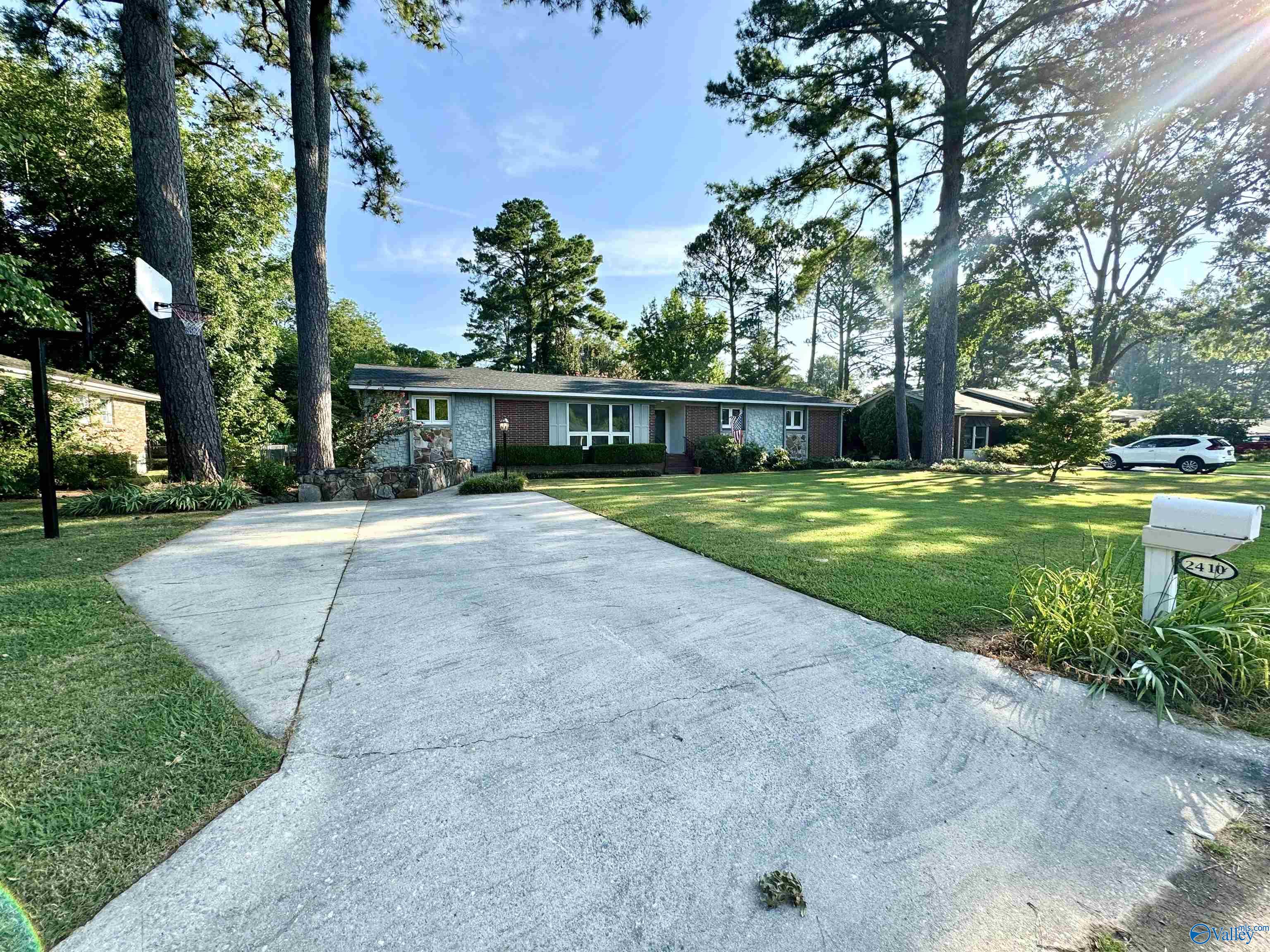 2410 Crestview Drive SE, Decatur, AL 35601 — photo 2