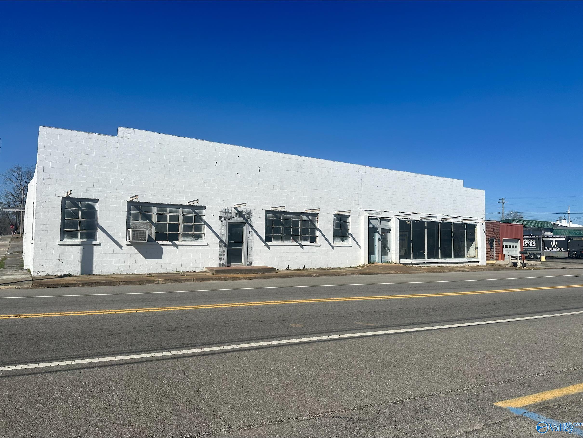 411 Main Street West — photo
