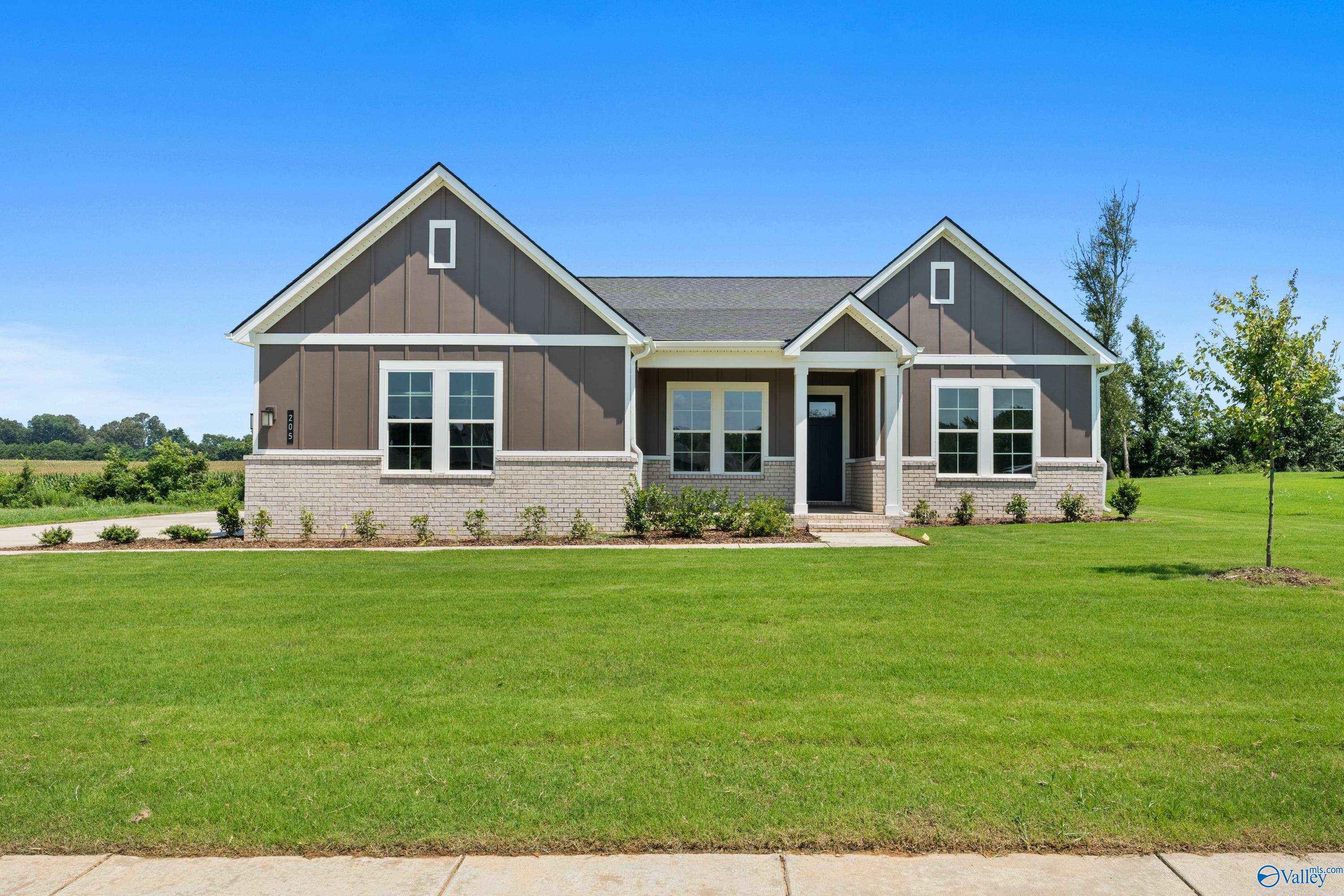 205 Applewood Court — photo