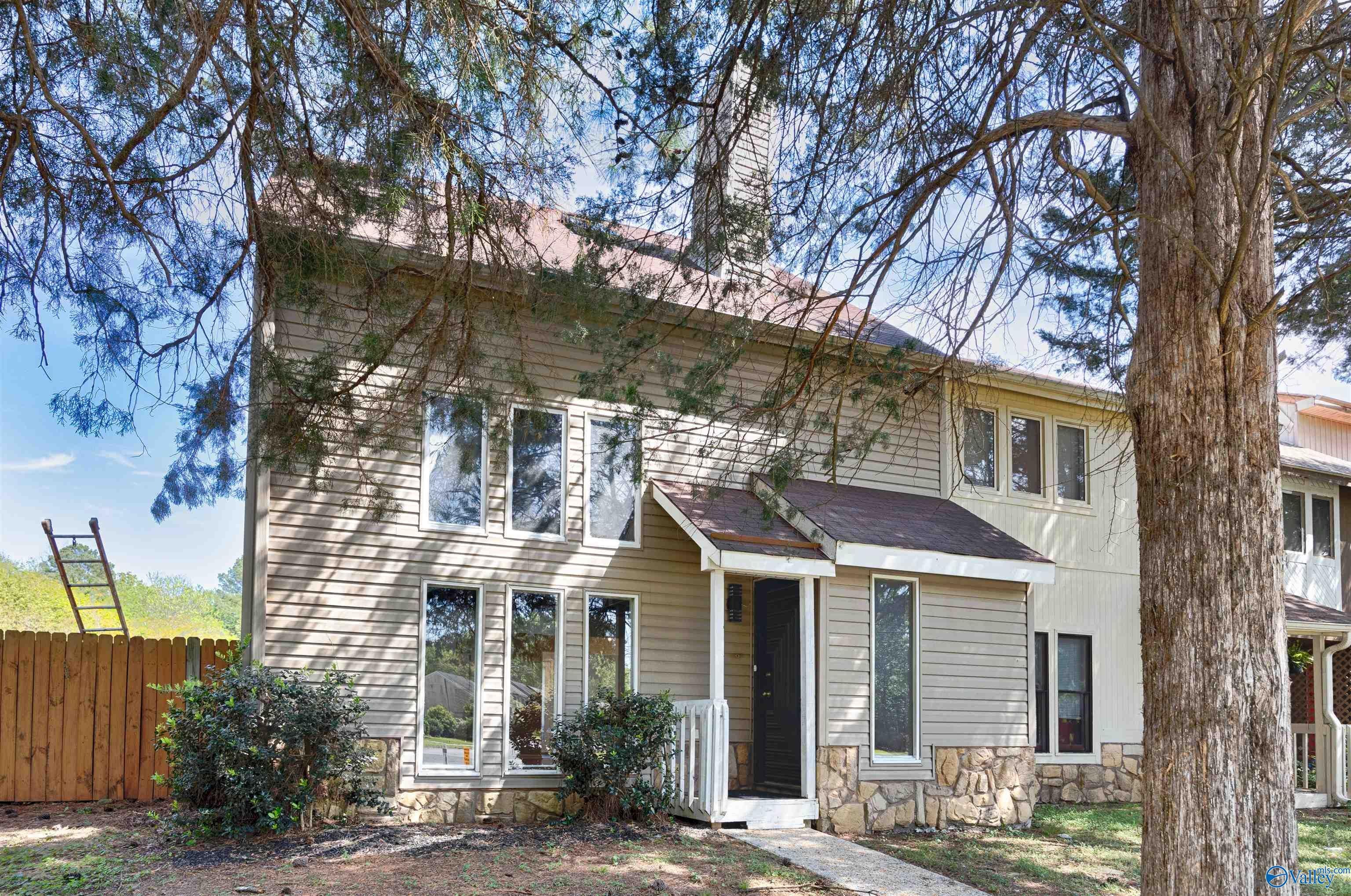 409 Hobbs Road SE — photo