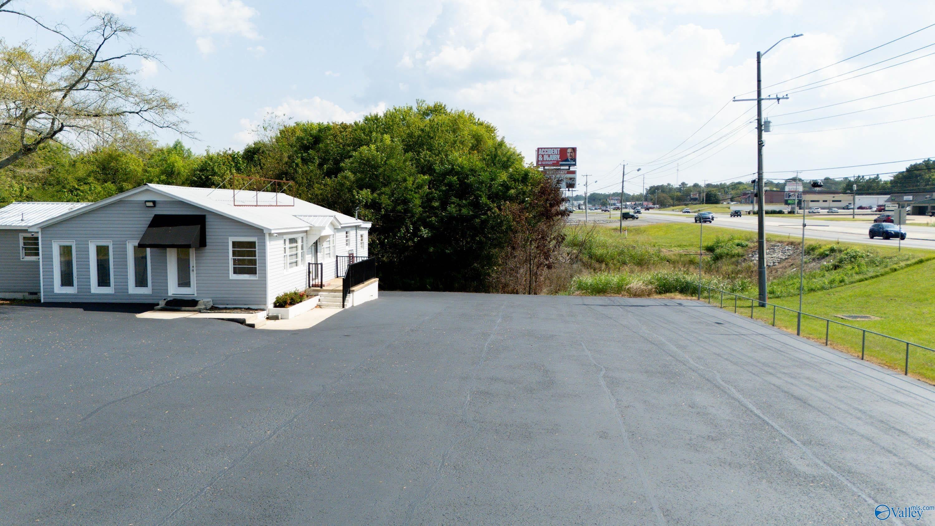 6420 US Highway 431 — photo