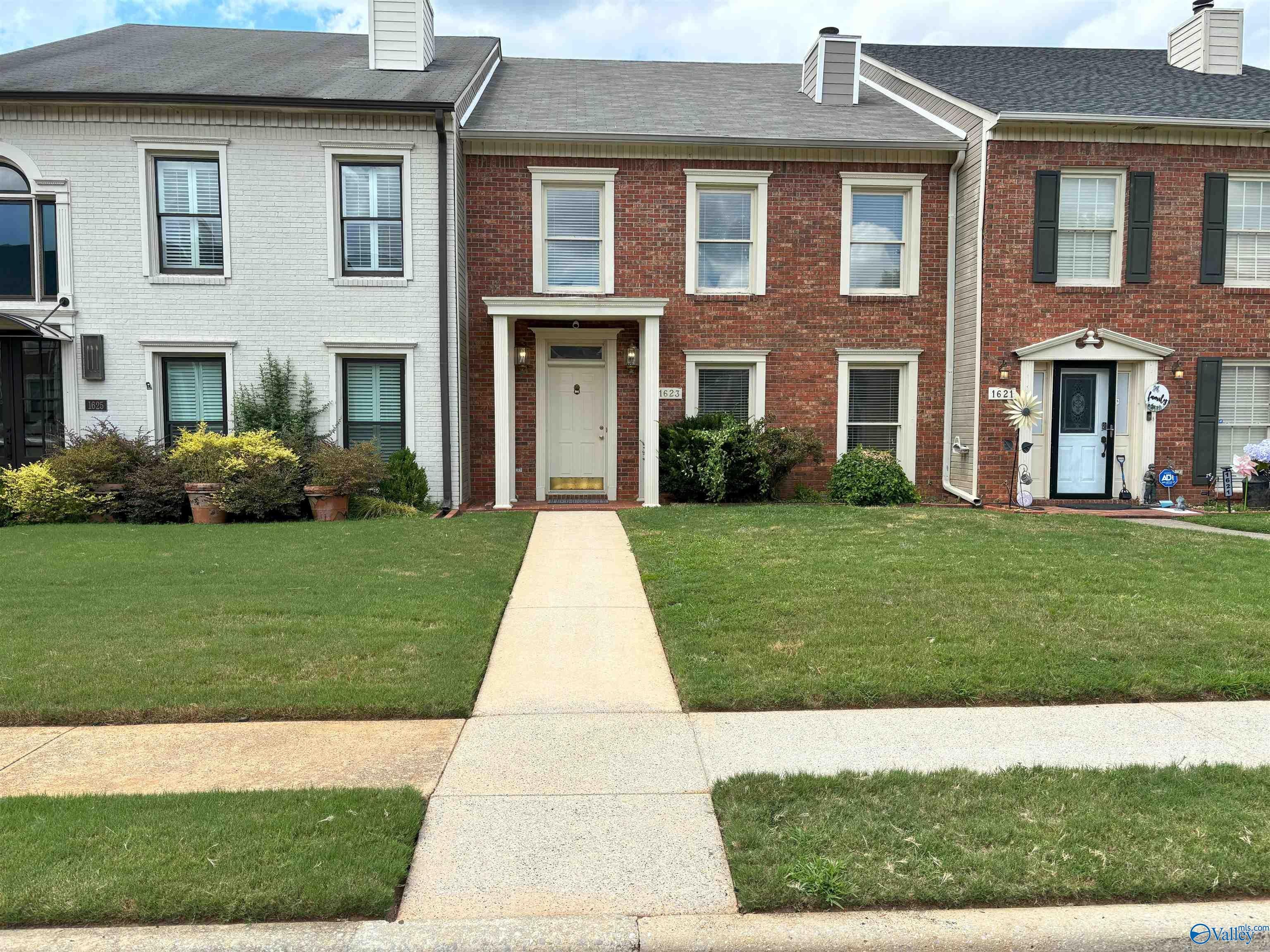 1623 River Bend Place SE — photo