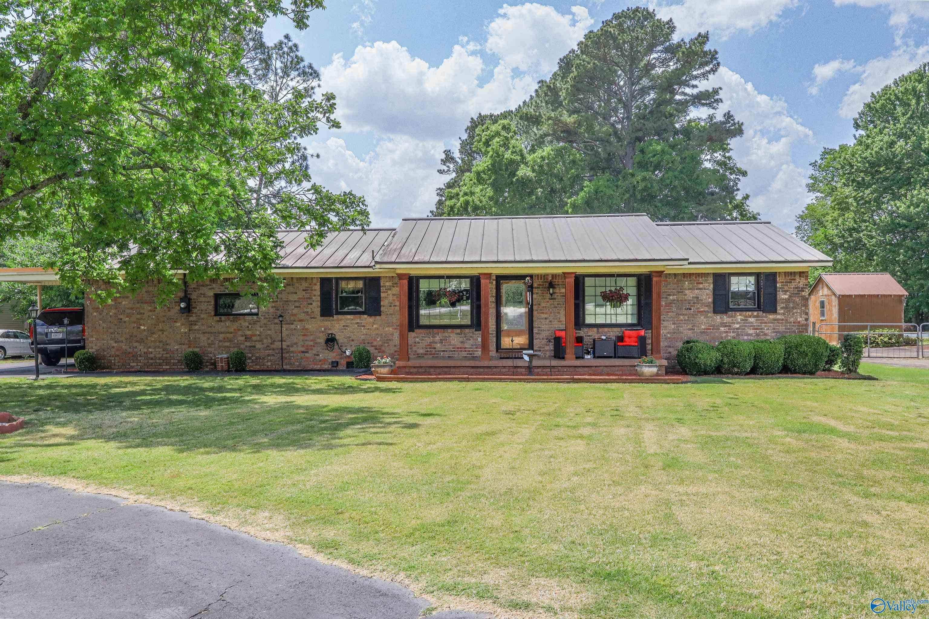 145 Lakewood Drive E — photo