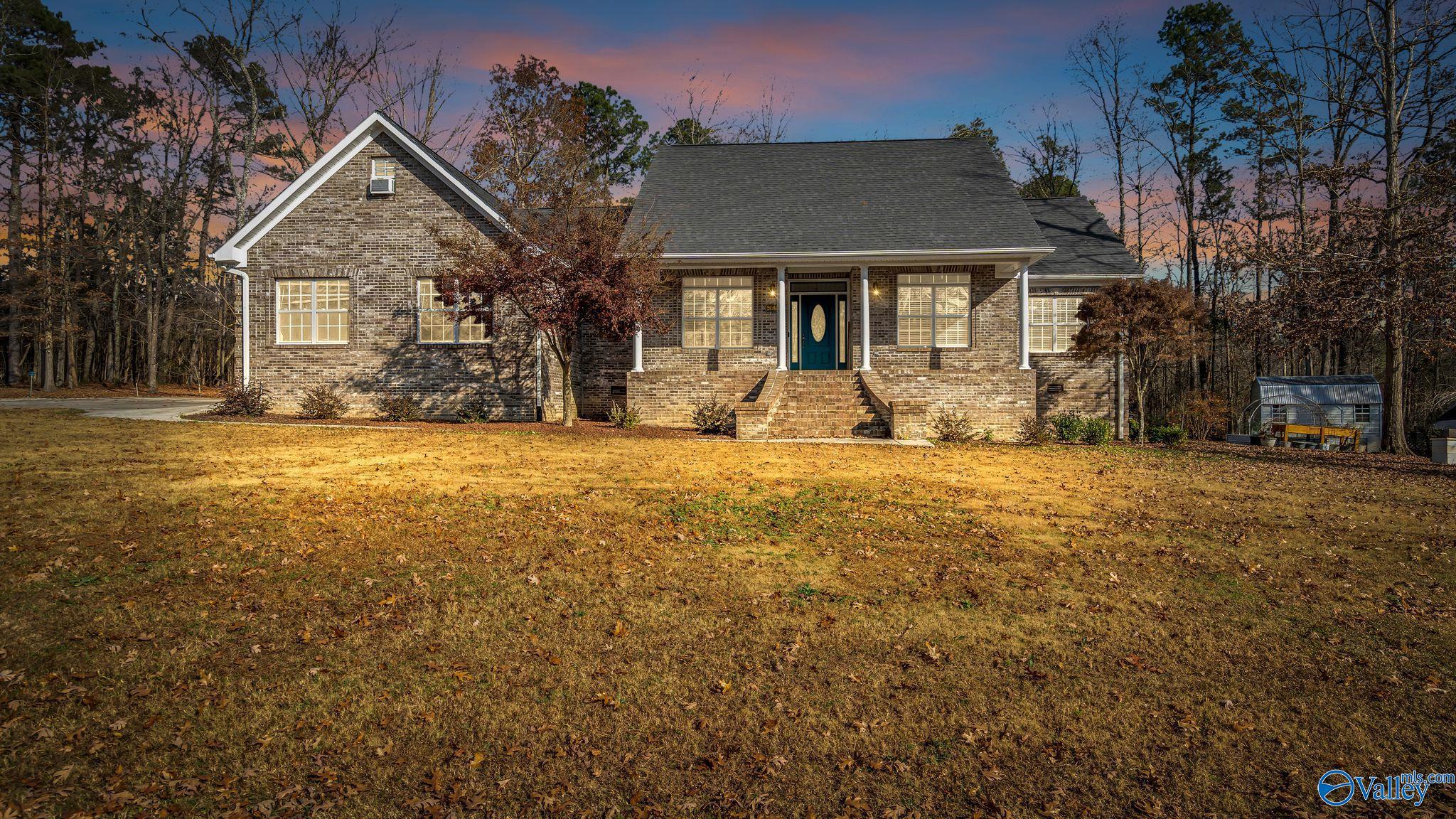 165 Creekside Lane SE — photo