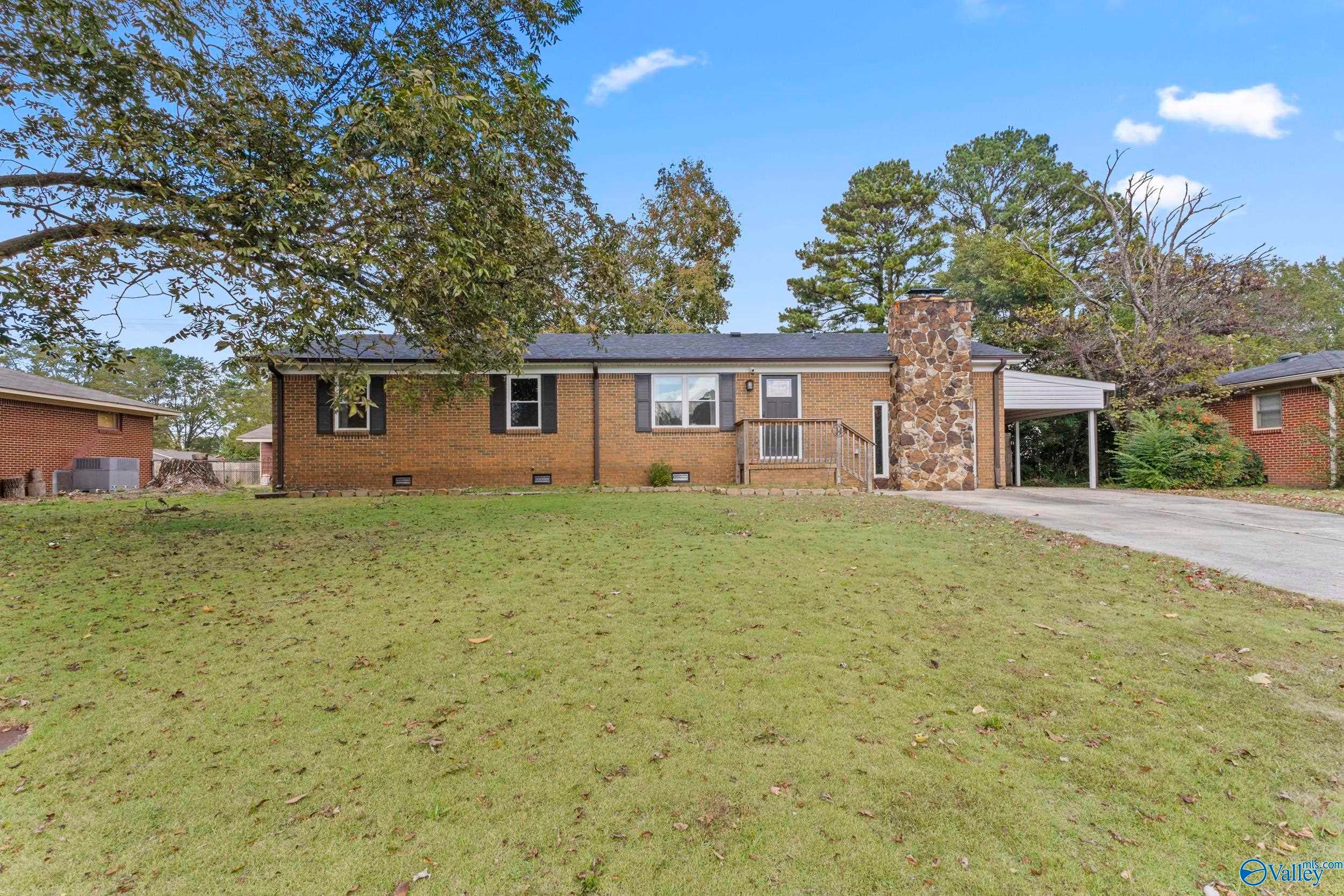 314 Larkwood Drive SW — photo