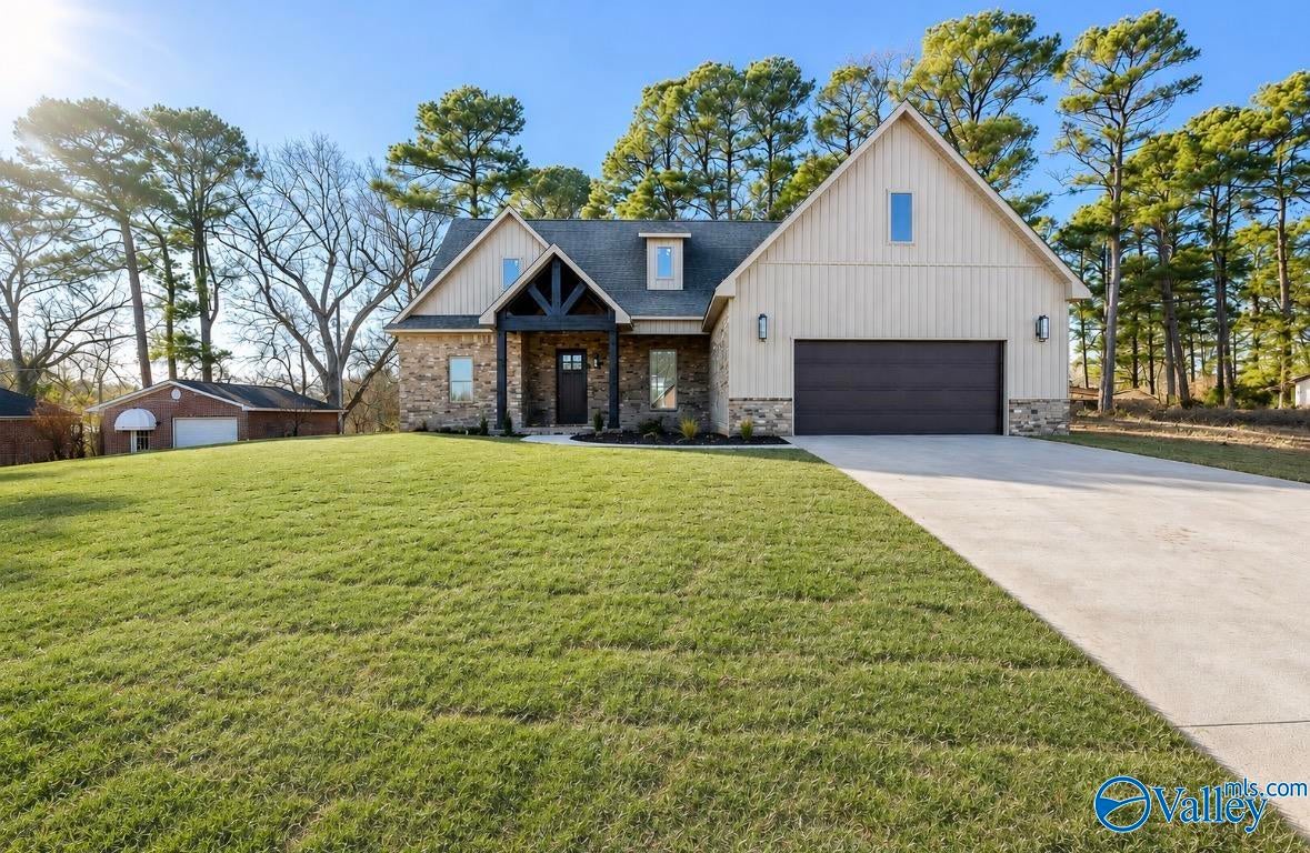 687 Oakview Circle — photo