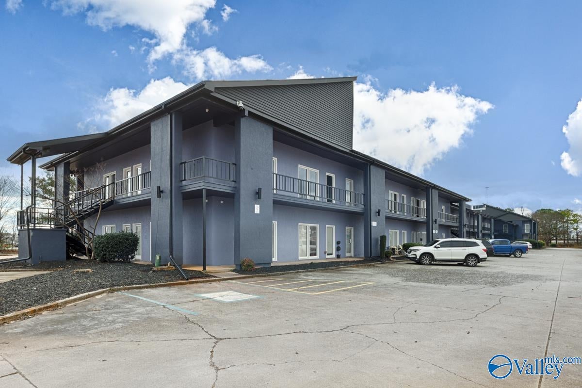 190 Lime Quarry Road 207 — photo