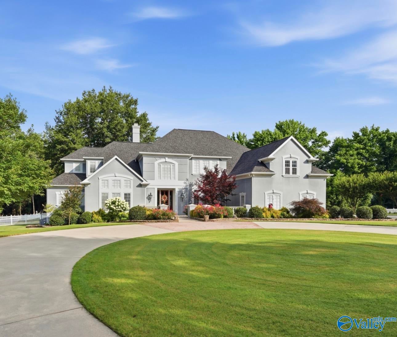 2600 Applewood Circle SE — photo