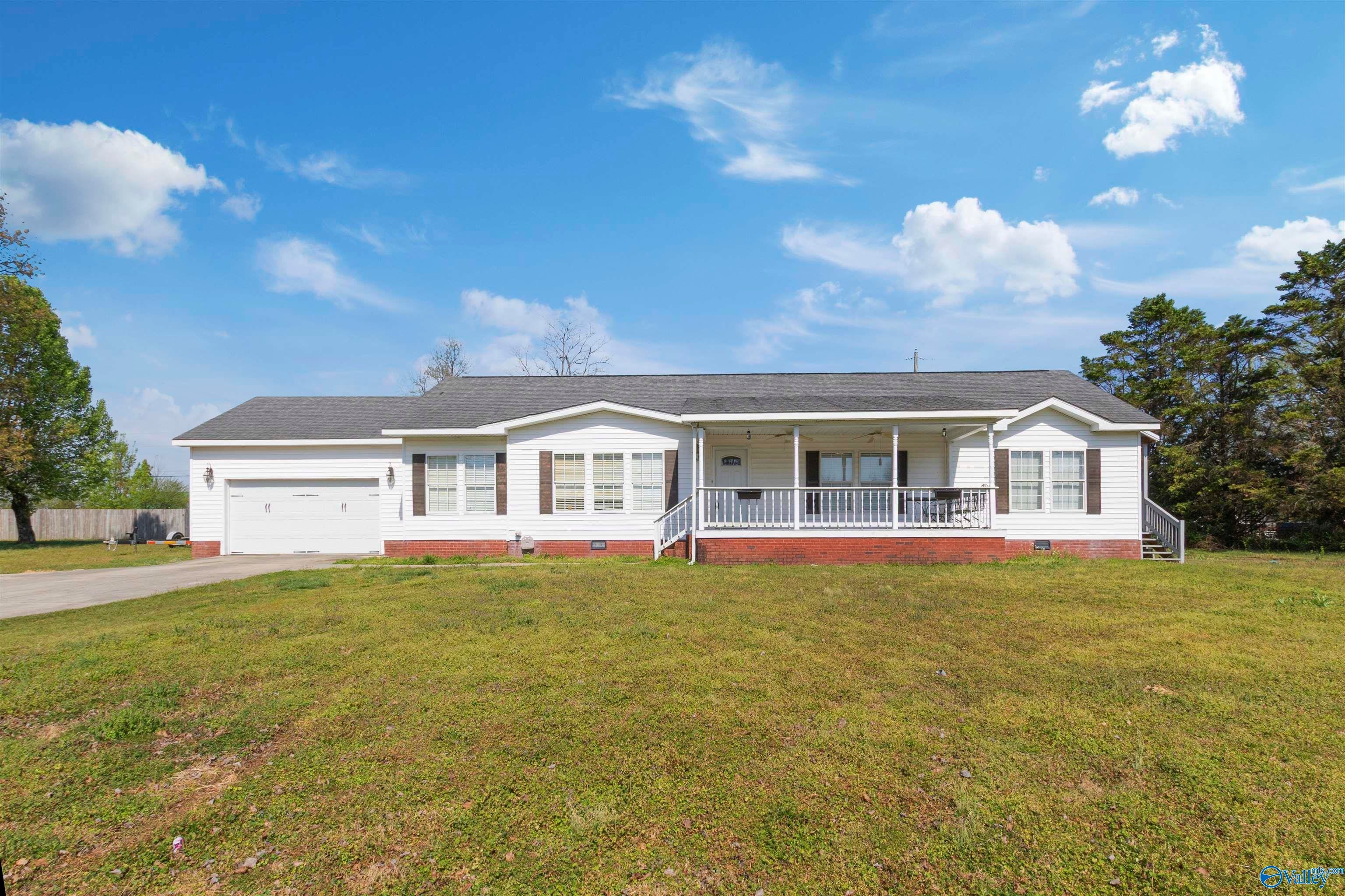 1312 Hickory Lane NE — photo