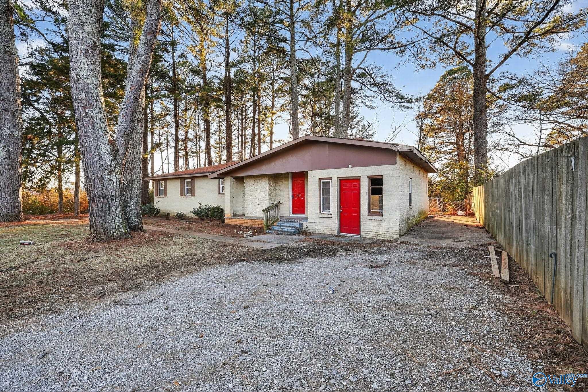 1711 Brandon Town Road NW — photo