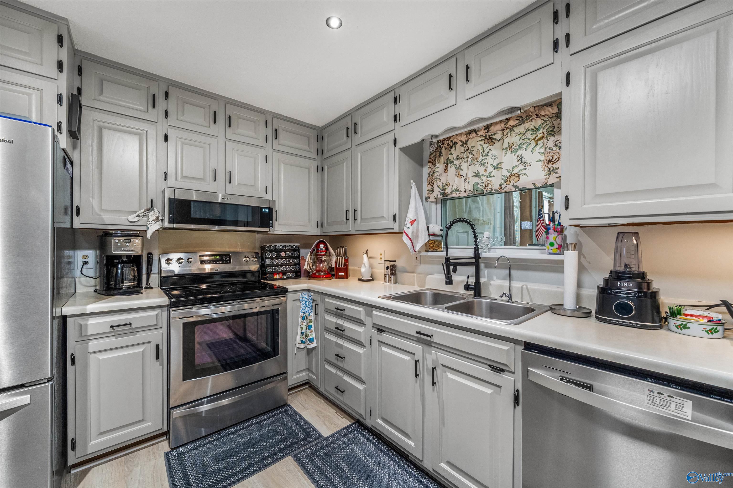 4007 Lyndale Drive — photo