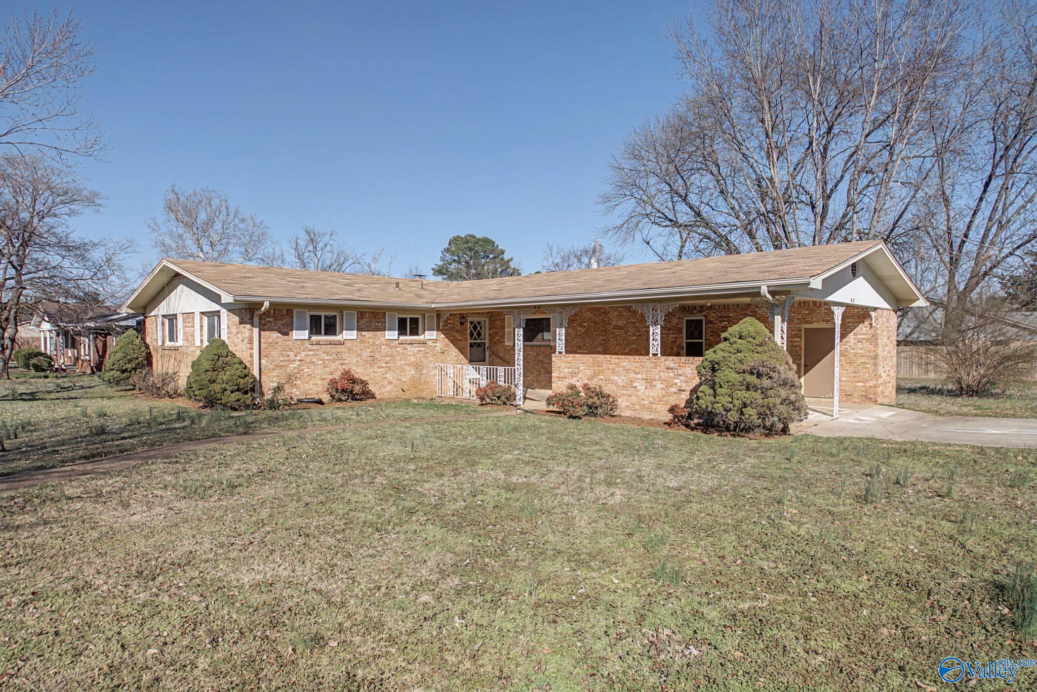 410 Gale Lane — photo