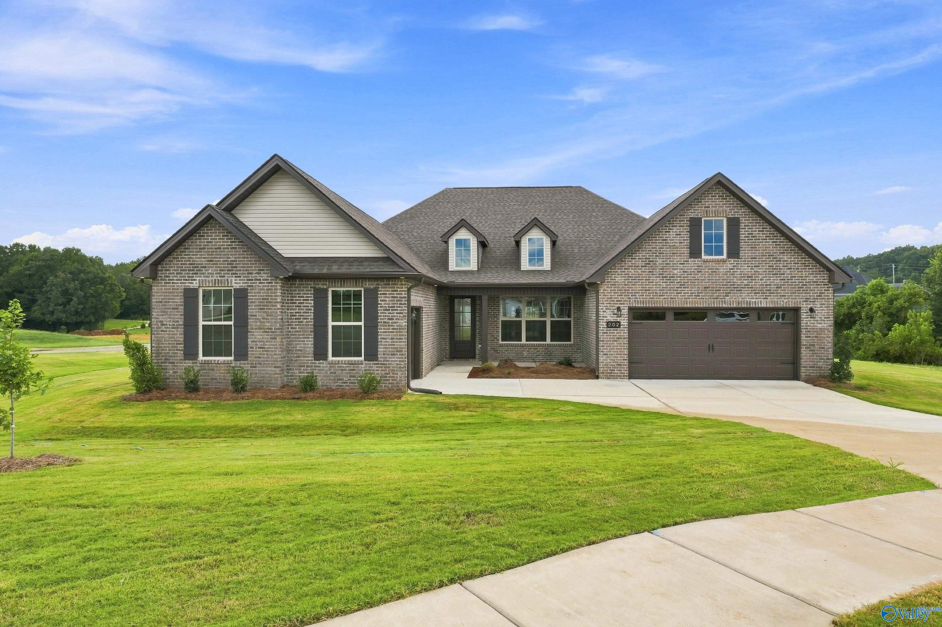 202 Applewood Court — photo