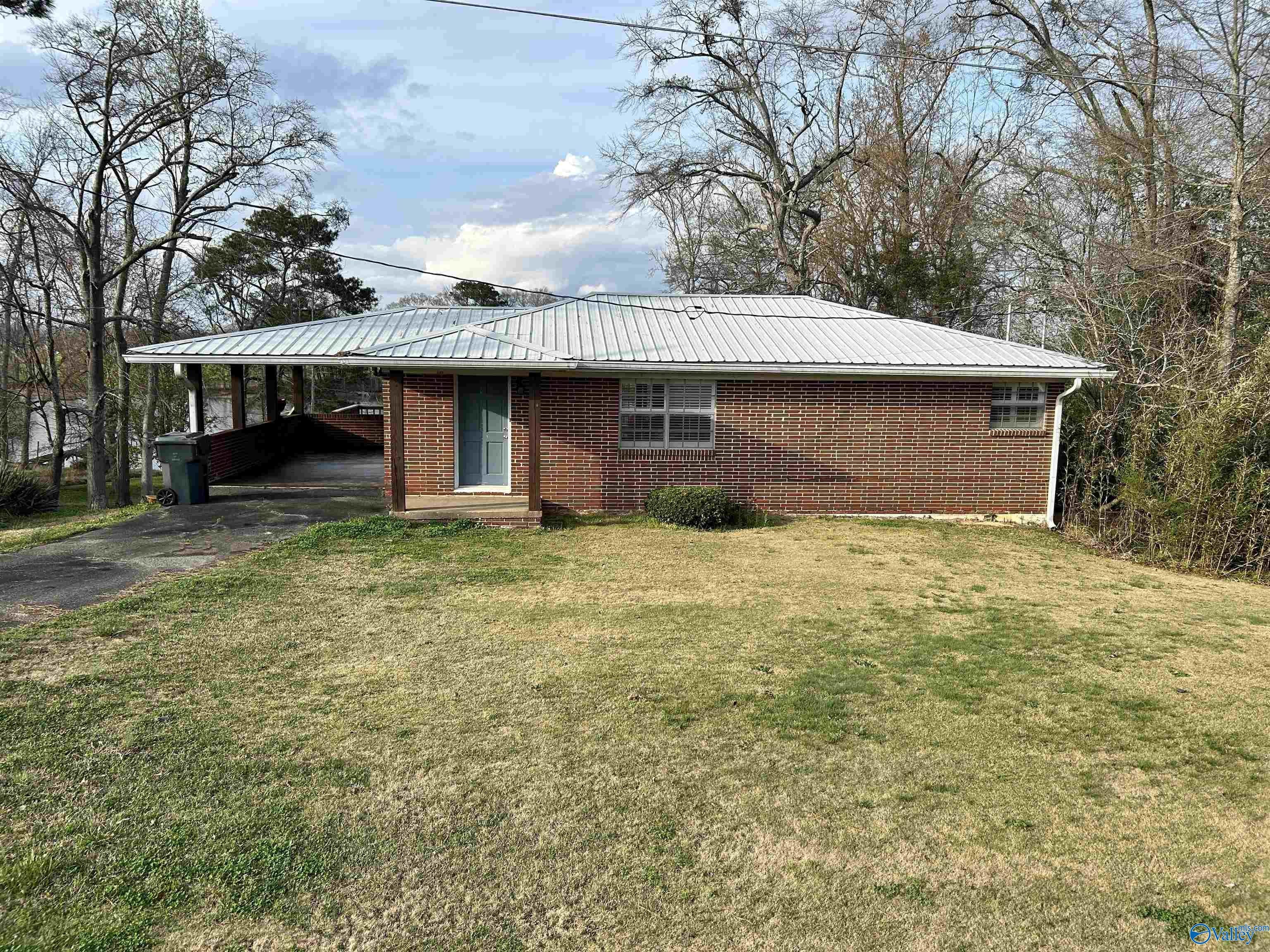 335 Lakeside Drive — photo