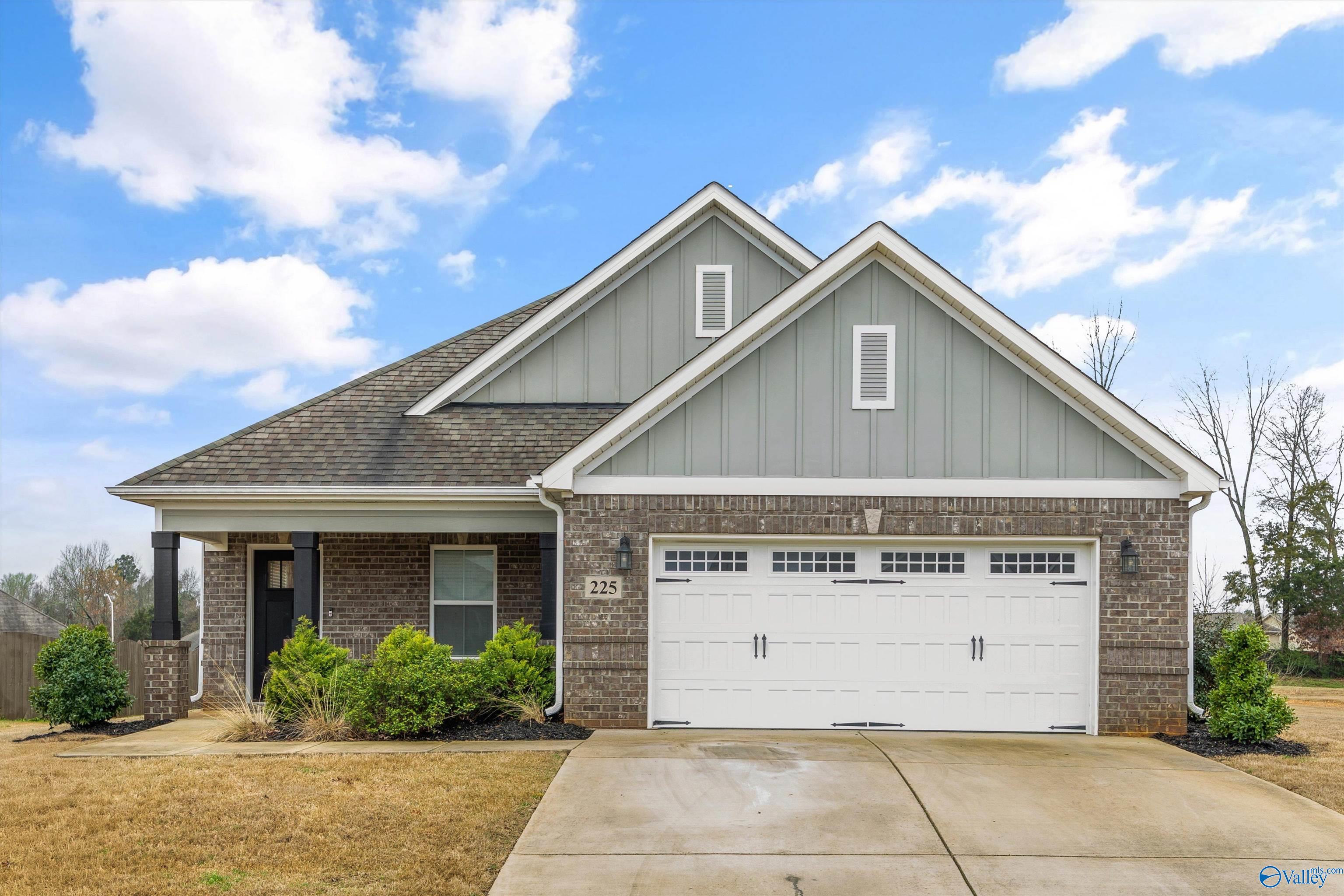 225 Dustin Lane NW — photo