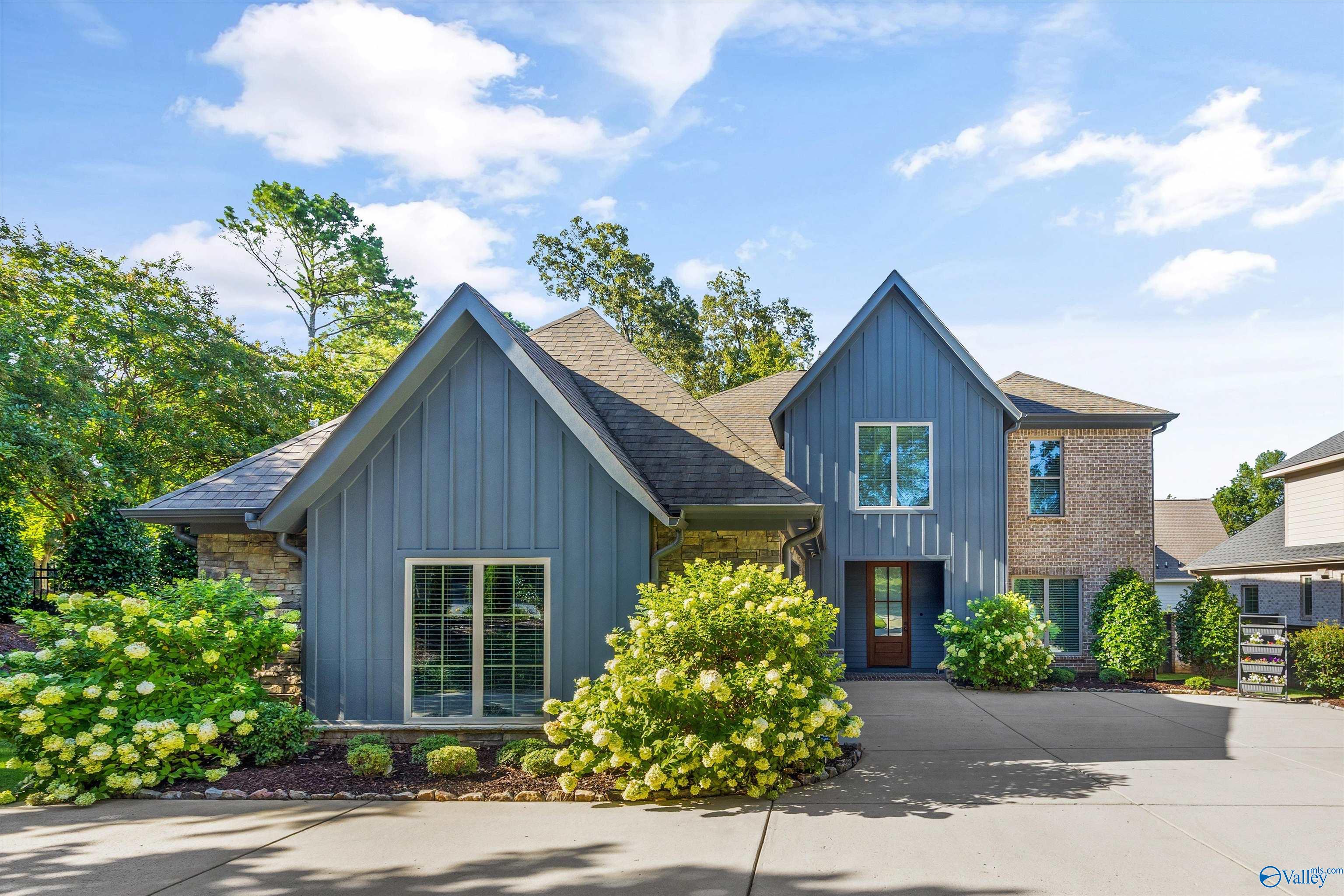 100 Bishop Bend Drive — photo
