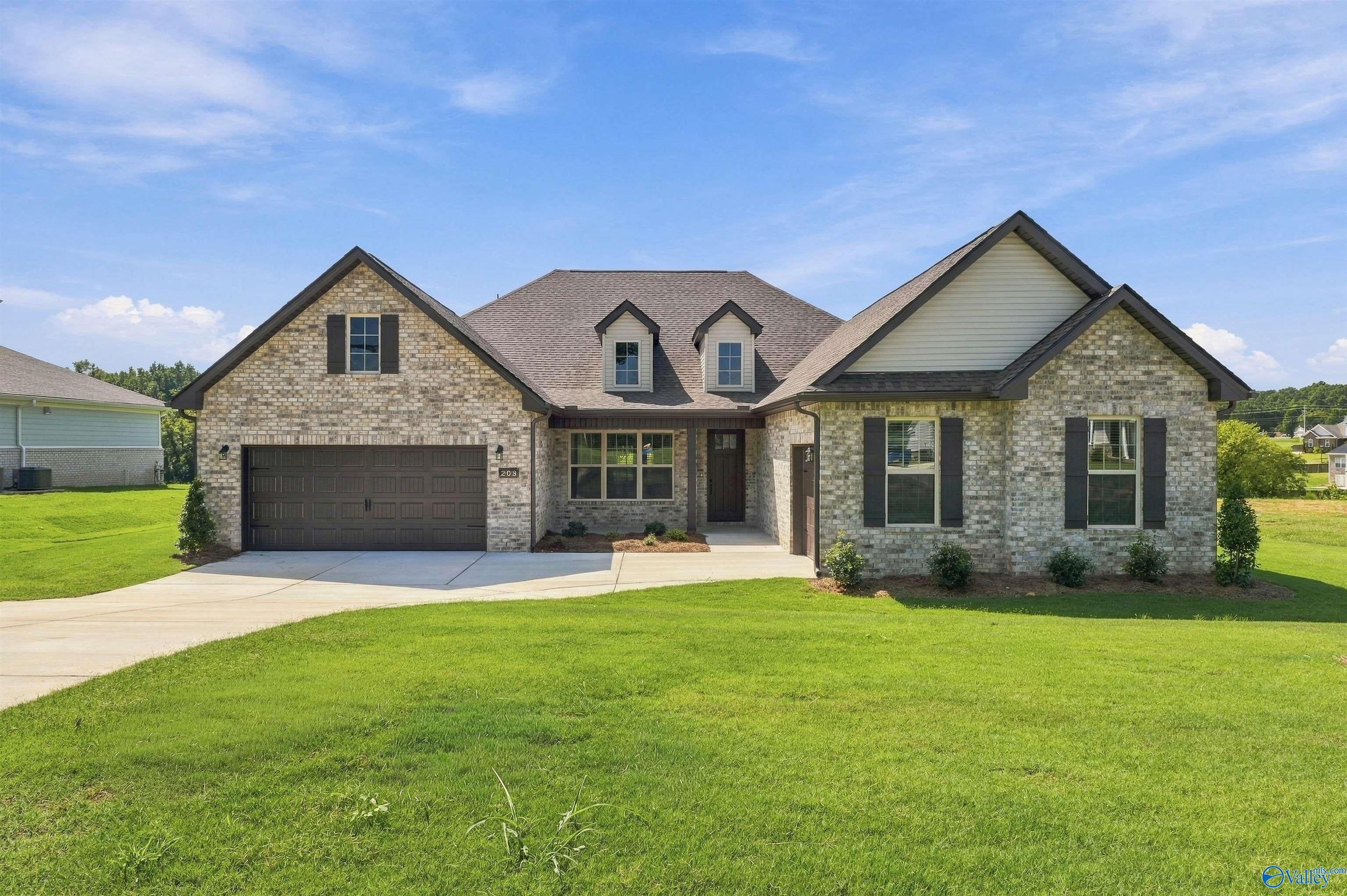 208 Applewood Court — photo