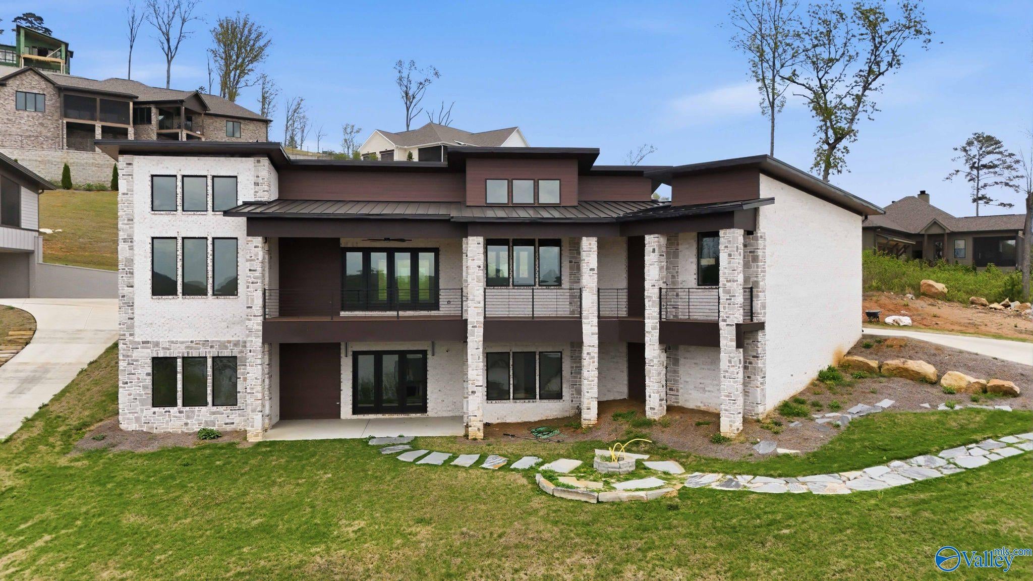 528 Fall Creek Drive — photo