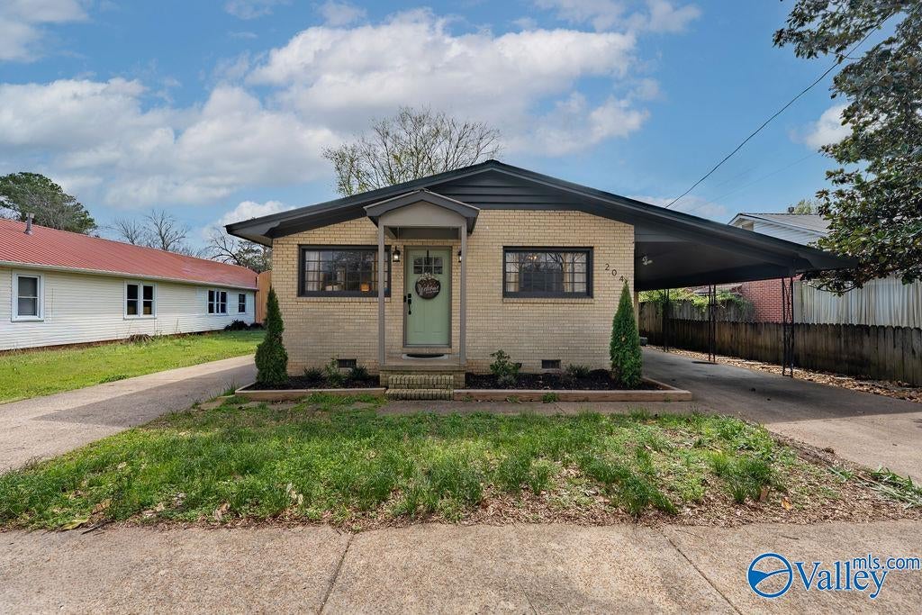 204 E Charlotte Avenue — photo