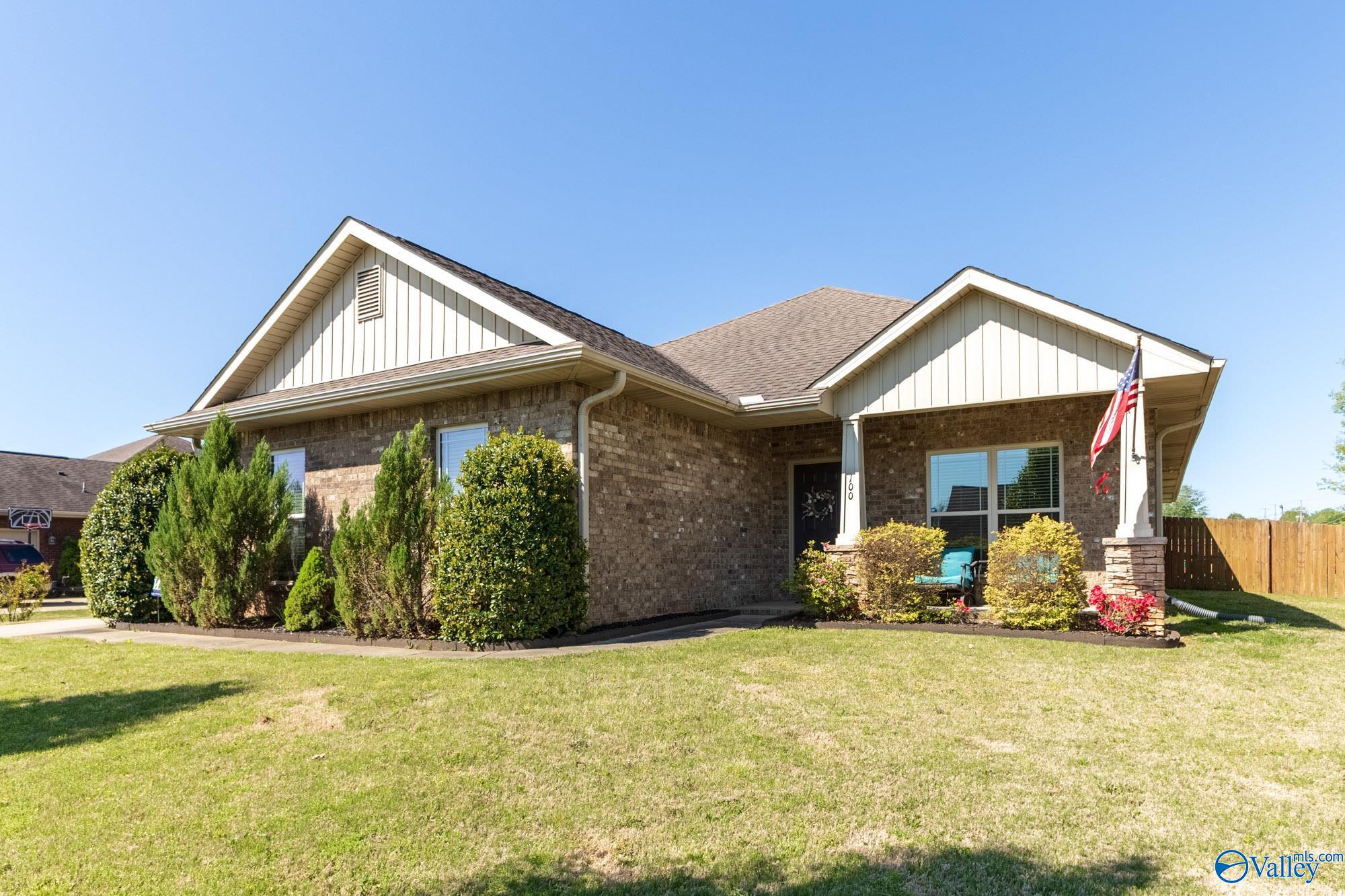 100 Brookslanding Drive — photo