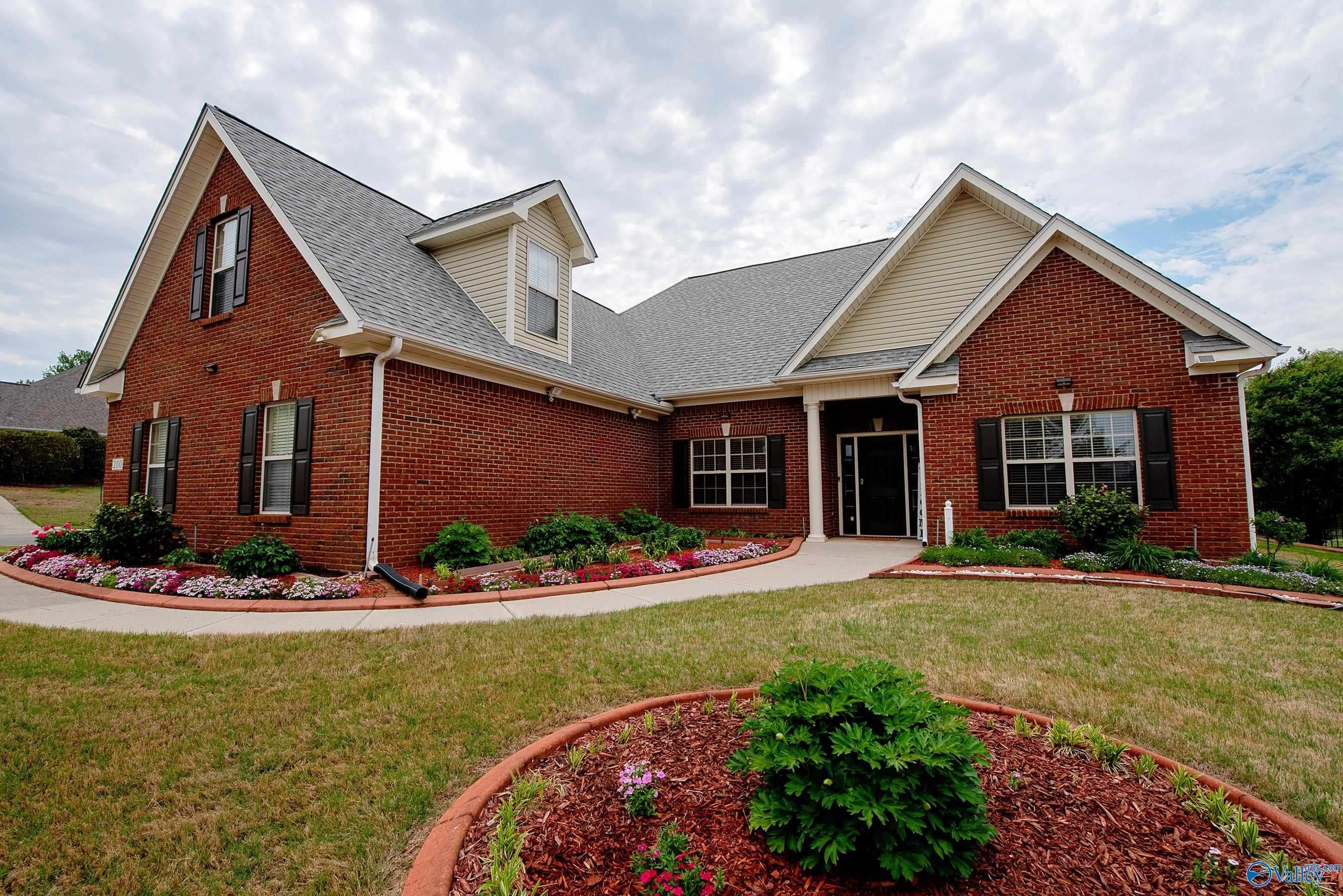 200 Blackwood Drive — photo