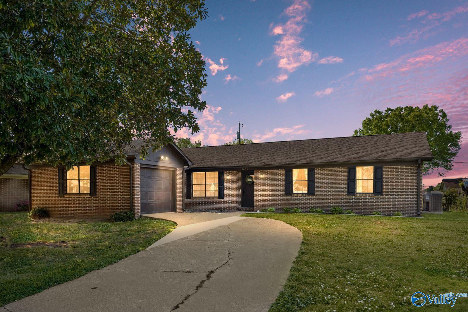 1609 SW Thomas Drive, Decatur, AL 35601