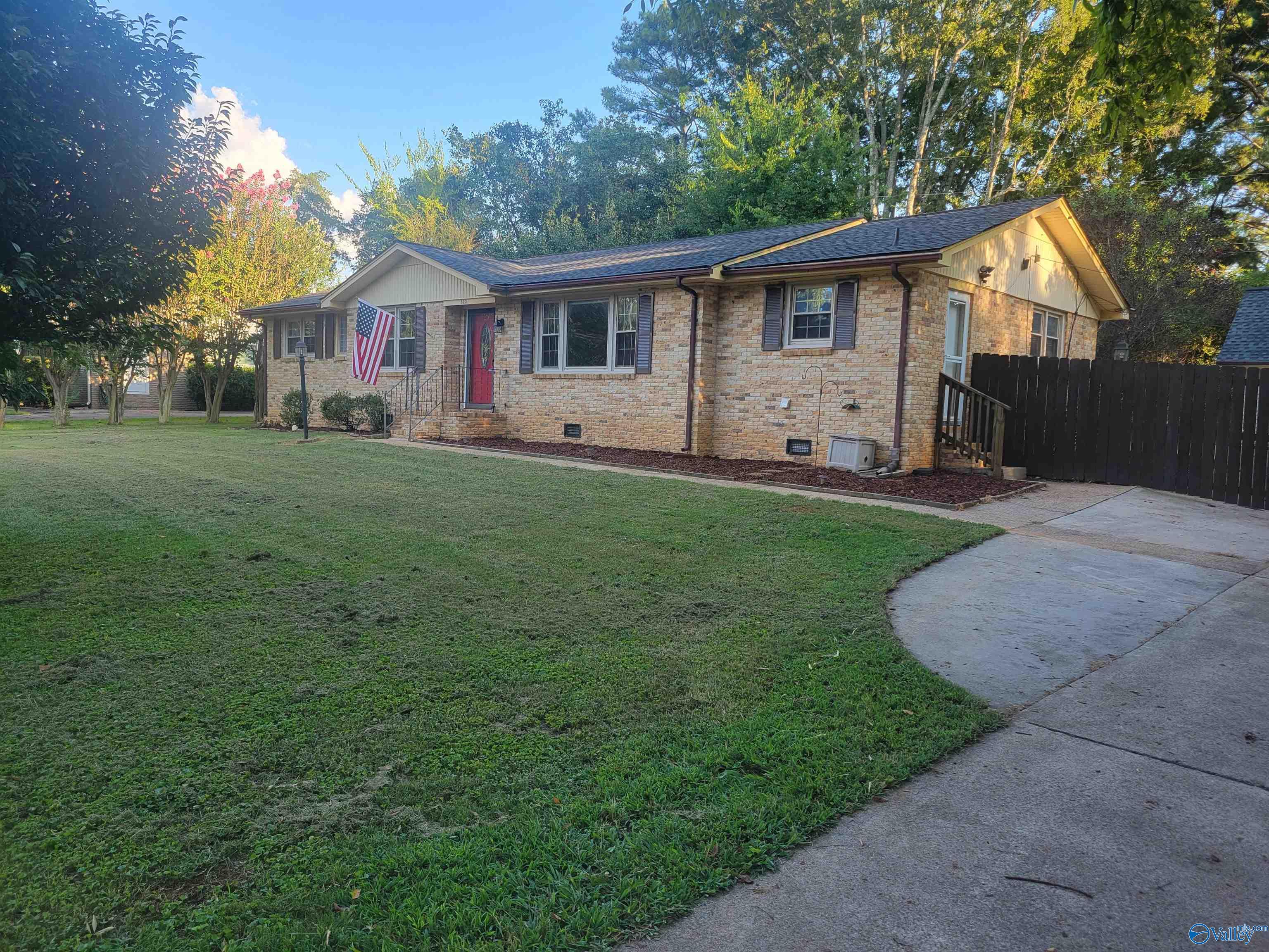 523 Harolds Drive — photo